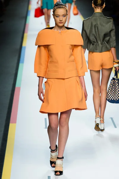 Look 25